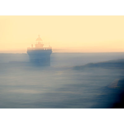 "Le phare à la dérive"