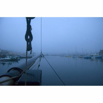 "A l'étrave 6, Brume au port, Concarneau"