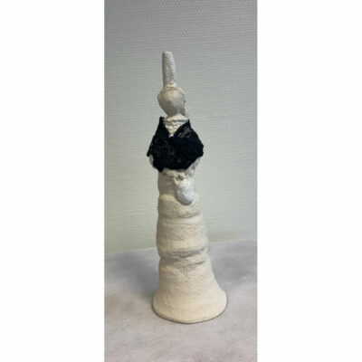 "Bigoudène avec châle dentelle"